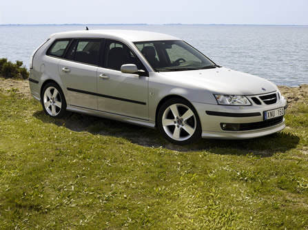 The performance of the Saab 93 SportCombi is such that other drivers won't see if the kids in the back seat are poking out their tongues or not.