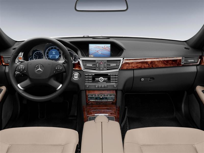 Carefully selected materials are of the highest quality, so the E-Class Sedan’s interior finish is simply superb.