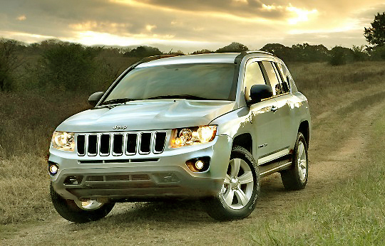 Ditching the round lights for some sleeker lights matches the Jeep Compass with its bigger sibling: the Cherokee.