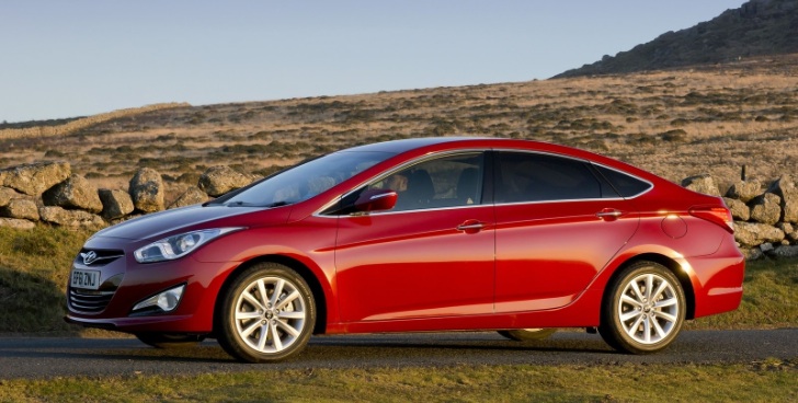 There are three versions of the Hyundai i40 Sedan: the base model being the Active, the middle version being the Elite and the flagship is the Premium model.