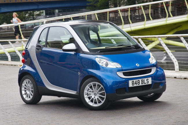 The Smart FourTwo MHD is a small city nipper that's extremely frugal on the fuel - because it's a hybrid.