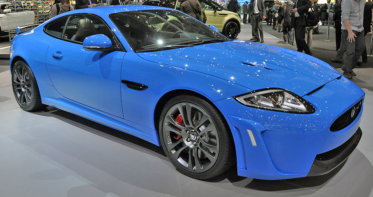 Exquisite looks match a power packed 404 kW engine under the hood of the Jaguar XKR-S.