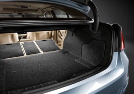2012-BMW-ActiveHybrid-3-bootspace